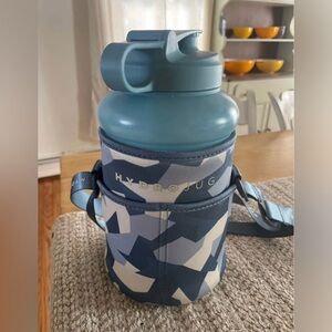 HydroJug half gallon 64oz with sleeve